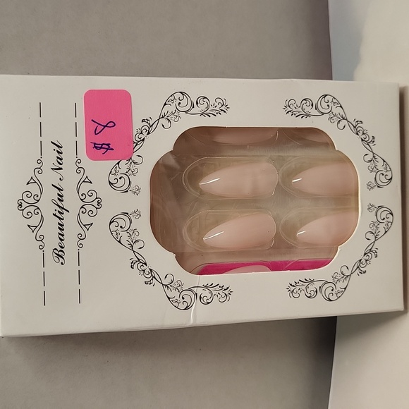 Elegant Press-On Nails - Cream - Picture 1 of 5